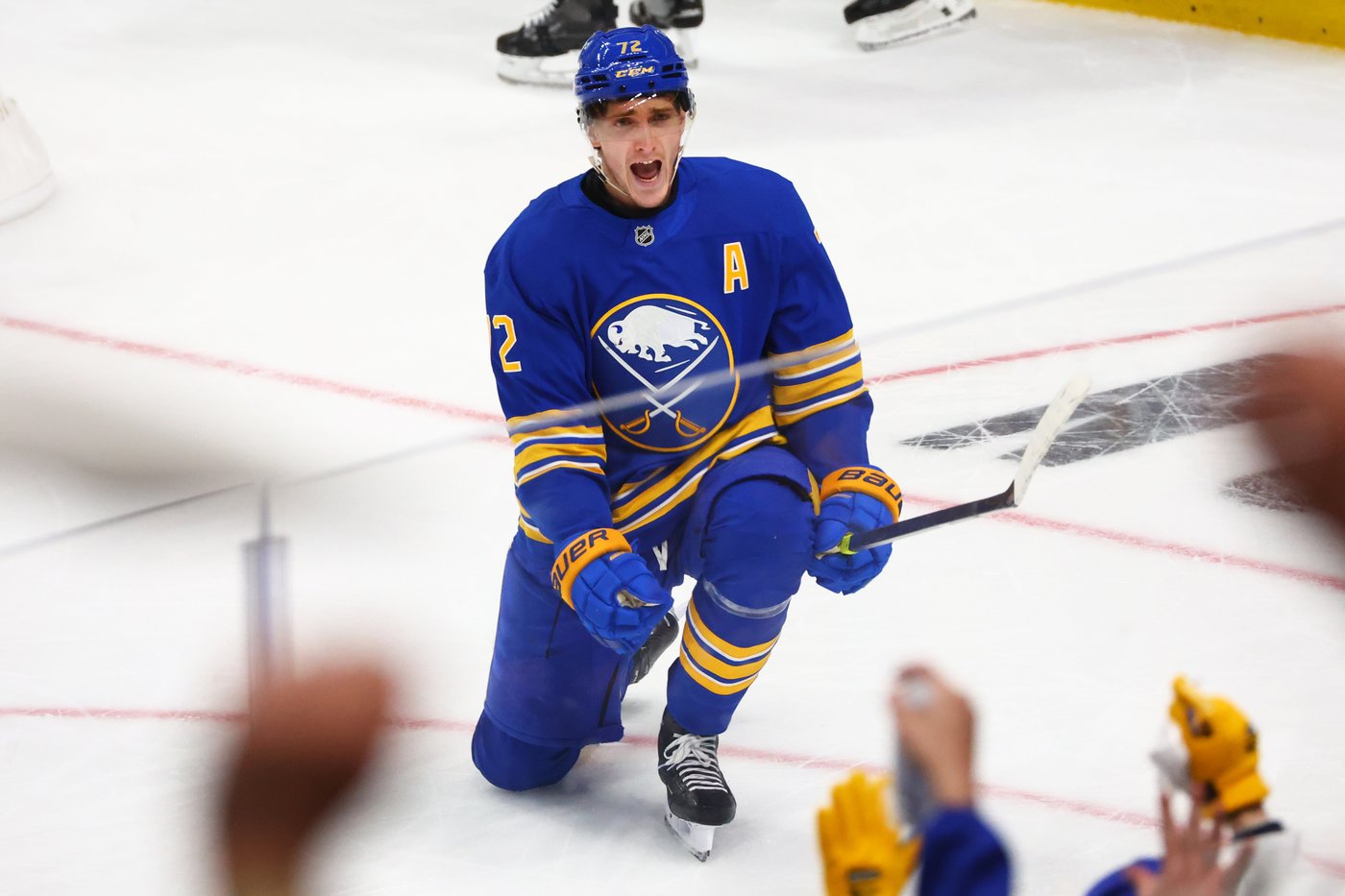 Sabres score 4 3rd-period goals to beat the Bruins 4-3 in playoff opener | iNFOnews.ca Sabres score 4 3rd-period goals to beat the Bruins 4-3 in playoff opener | iNFOnews.ca