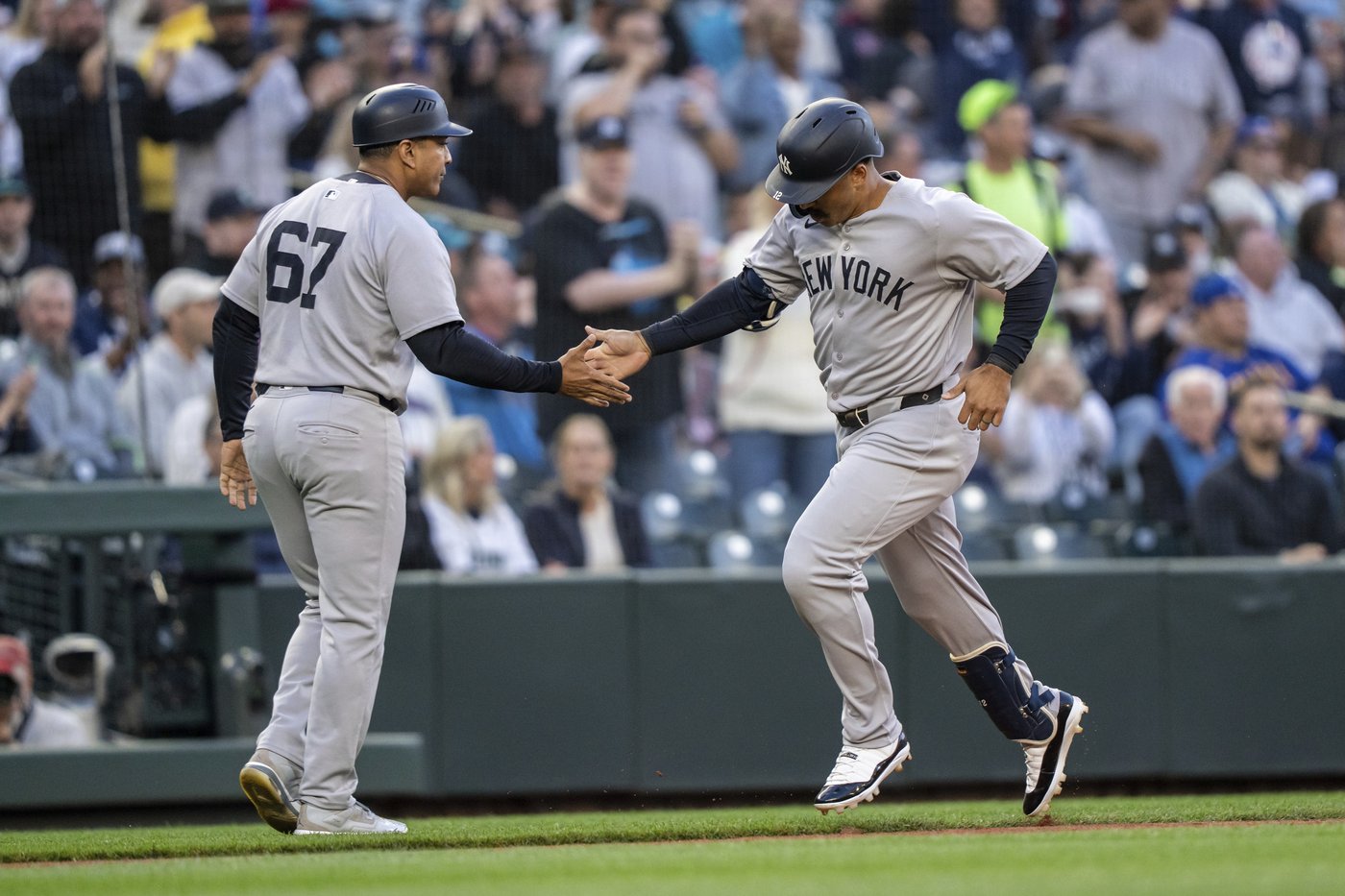 Grisham hits 2 homers to lead Yankees past Mariners 11-5, New York's Cabrera leaves in ambulance | iNFOnews.ca