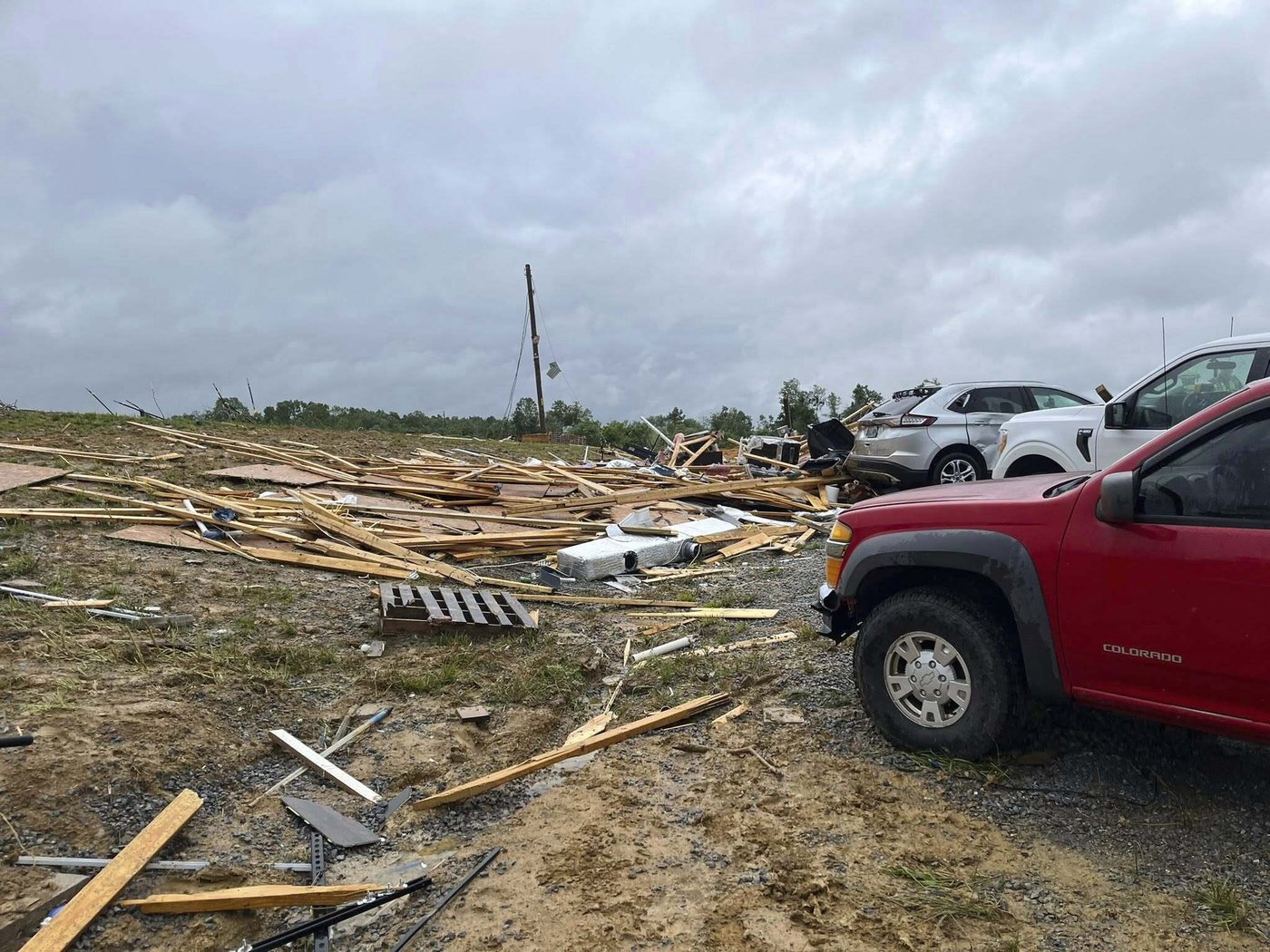 1 dead and several injured when storm rips through Kentucky community, authorities say | iNFOnews.ca 1 dead and several injured when storm rips through Kentucky community, authorities say | iNFOnews.ca