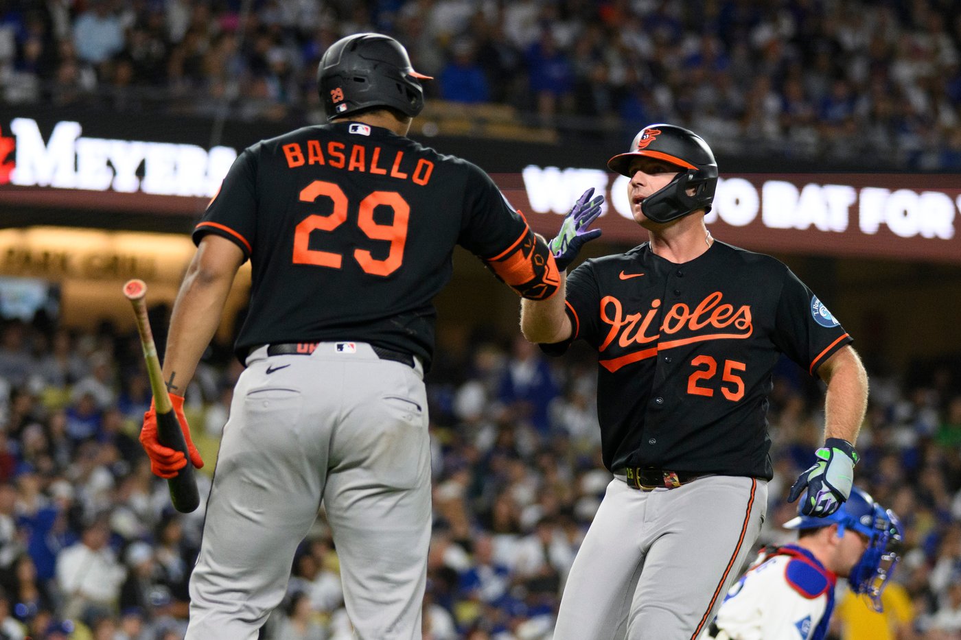 A ninth-inning throwing error lifts the Dodgers past the Orioles 6-5 | iNFOnews.ca