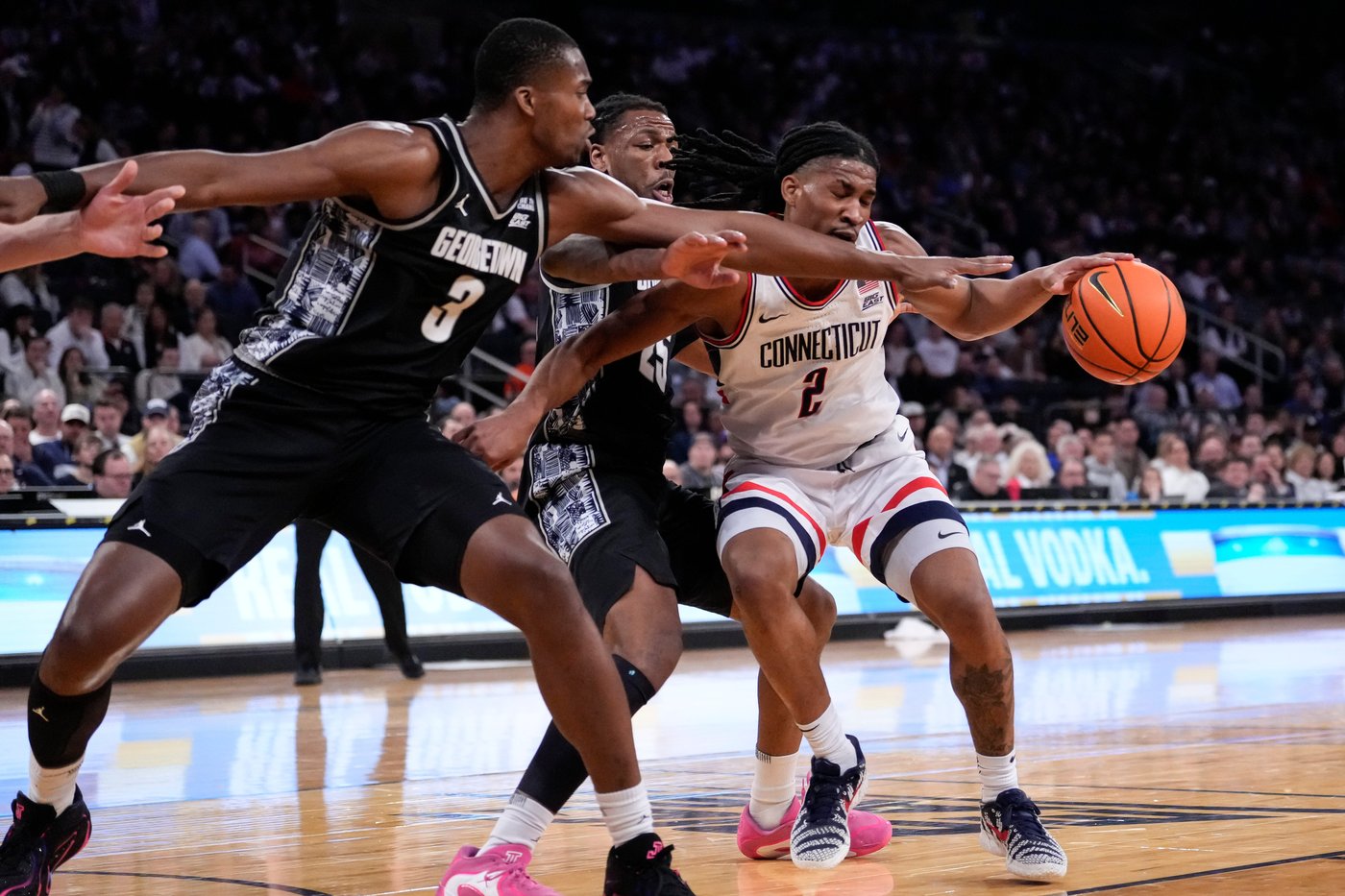 No. 6 UConn beats Georgetown 67-51 to set up a Big East final clash against No. 13 St. John's | iNFOnews.ca