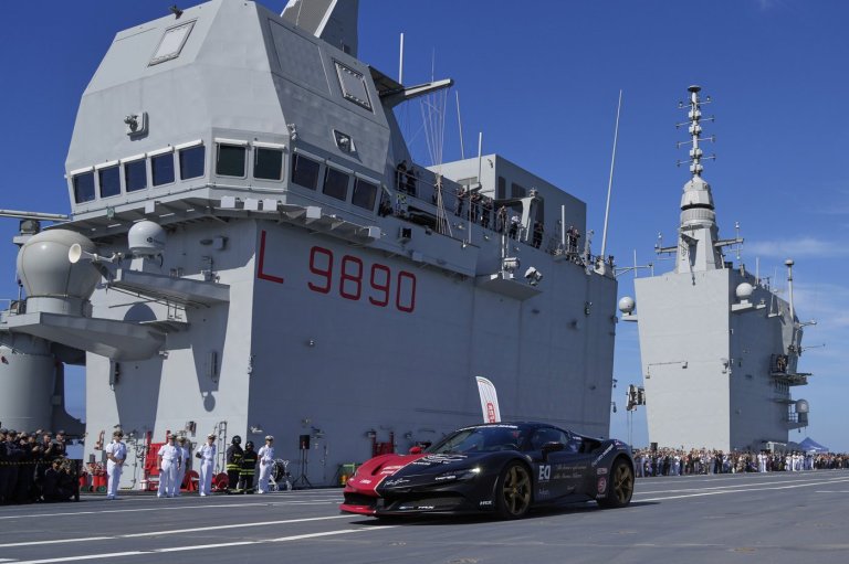 One man in an Italian supercar atop an aircraft carrier. And a record in his sights | iNFOnews.ca