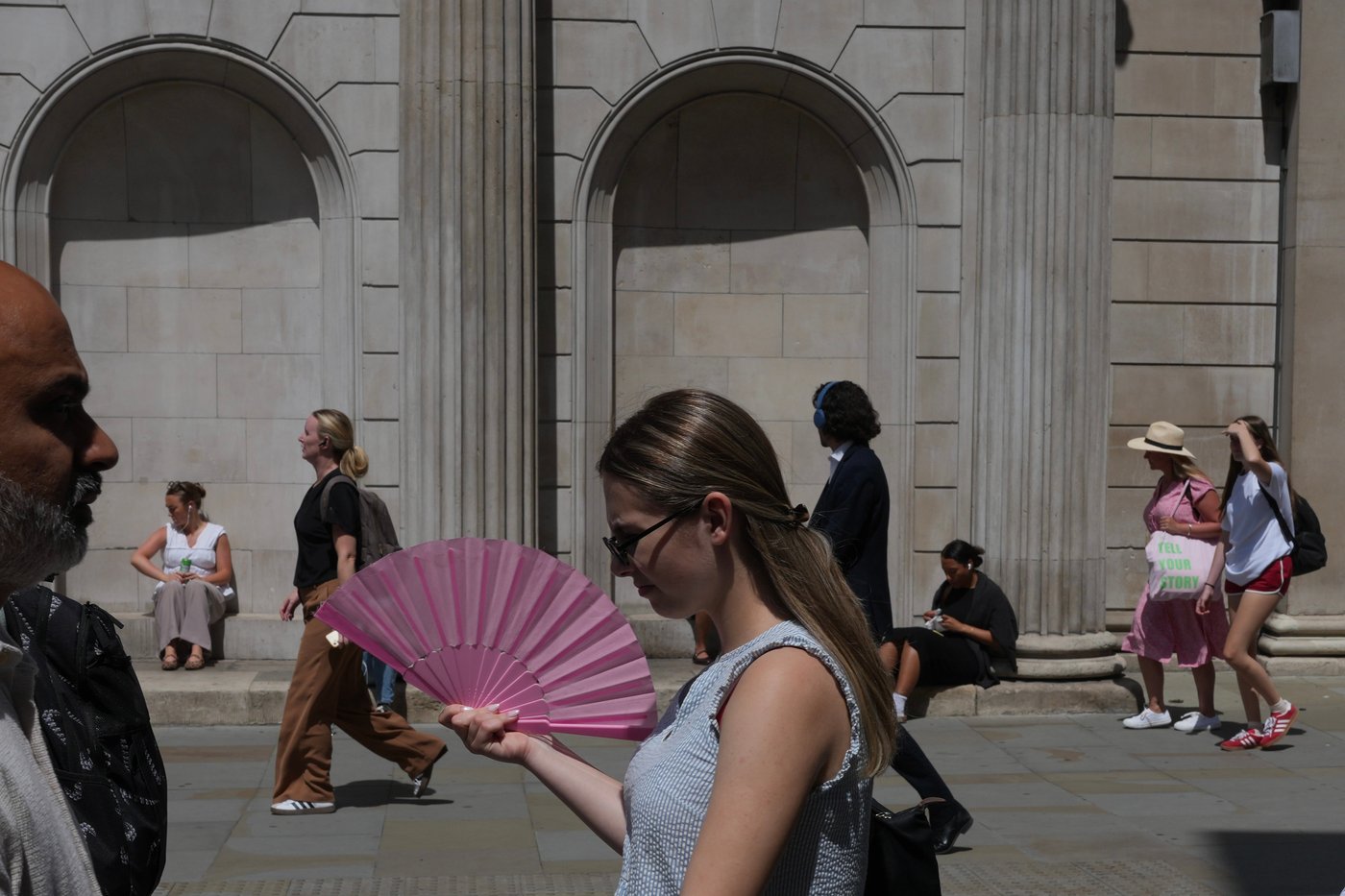 An early heat wave hits Europe, in photos | iNFOnews.ca
