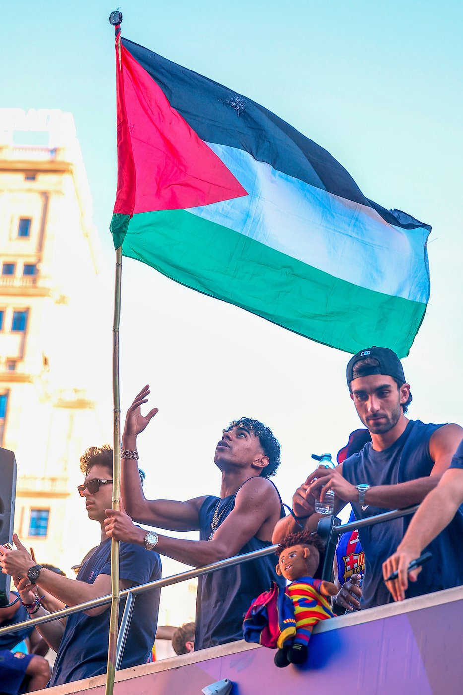 Israeli minister criticizes Barcelona star Lamine Yamal for waving Palestinian flag | iNFOnews.ca