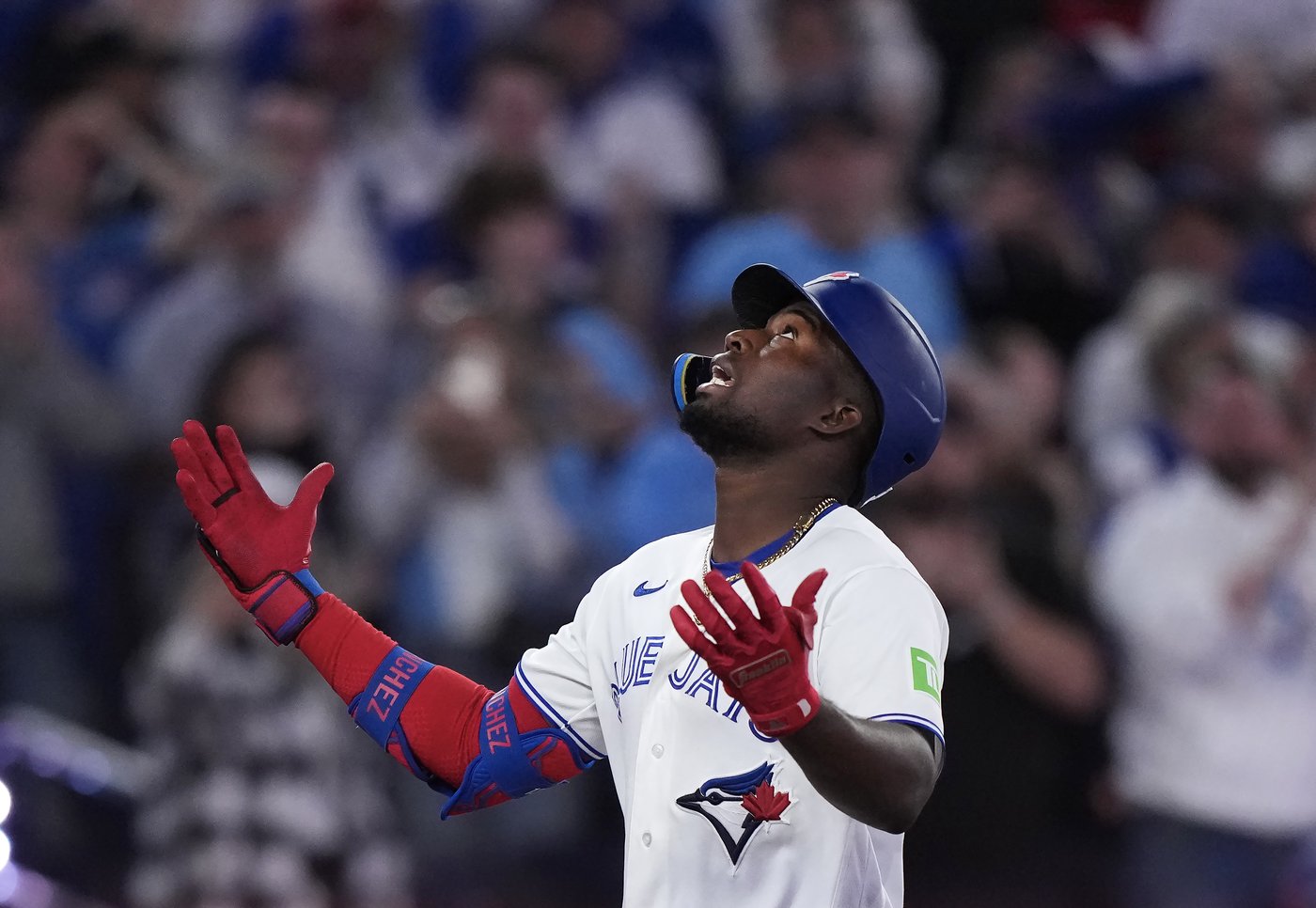 Sweet Jesus! Sanchez belts two-run homer to power Blue Jays to 5-2 win over Athletics | iNFOnews.ca