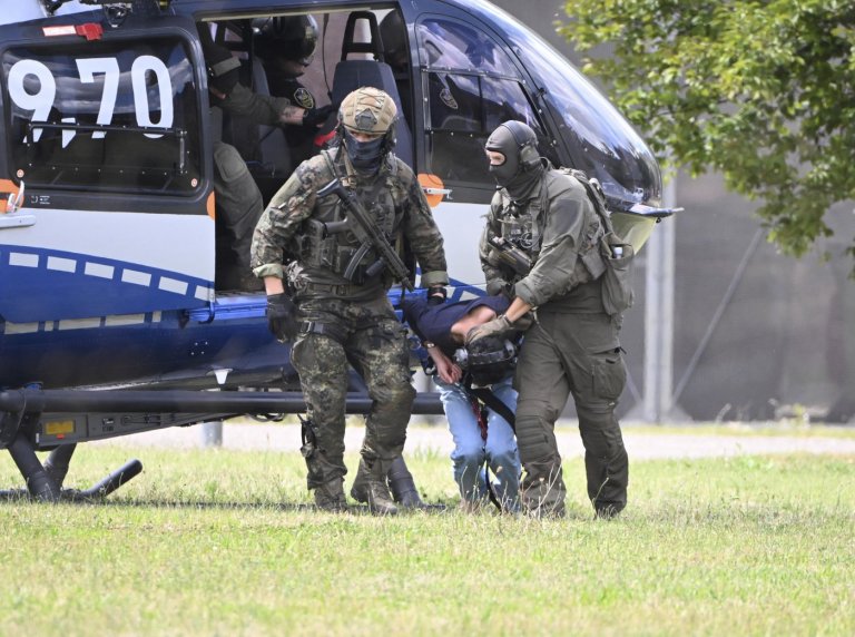 Suspect convicted of murder in knife attack at German festival and sentenced to life in prison | iNFOnews.ca