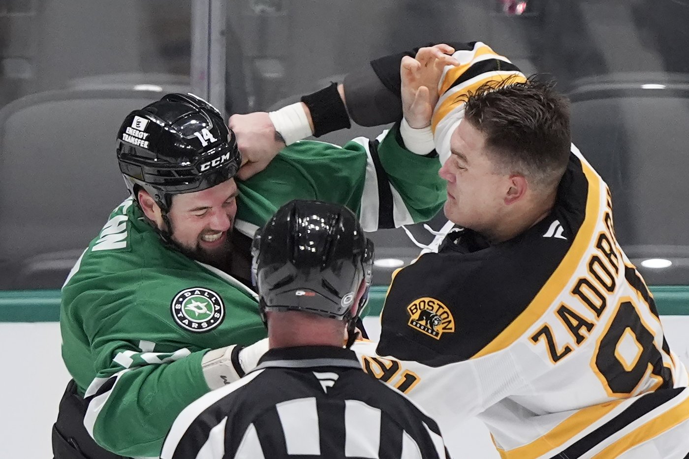 Dadonov scores 2 goals, including a penalty shot, as the Stars beat the Bruins 7-2 | iNFOnews.ca