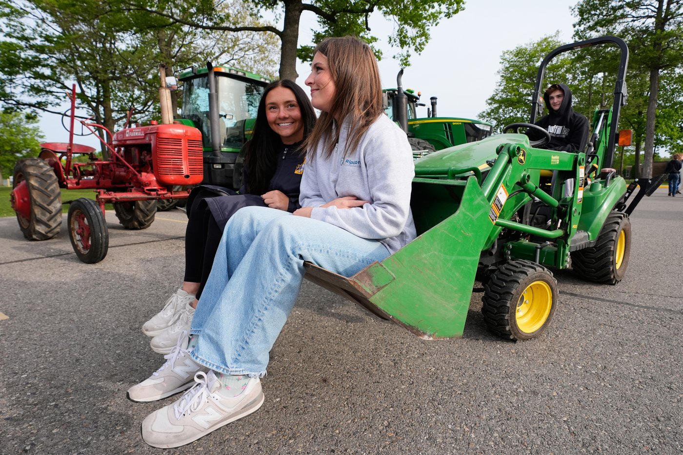 Tractors, ATVs and golf carts, oh my: Michigan seniors arrive at school in style on Tractor Day | iNFOnews.ca Tractors, ATVs and golf carts, oh my: Michigan seniors arrive at school in style on Tractor Day | iNFOnews.ca