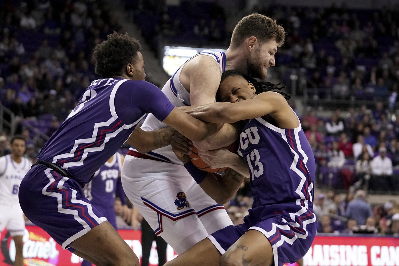 A technical tangle for Kansas big man Hunter Dickinson draws ire of coach Bill Self | iNFOnews.ca A technical tangle for Kansas big man Hunter Dickinson draws ire of coach Bill Self | iNFOnews.ca
