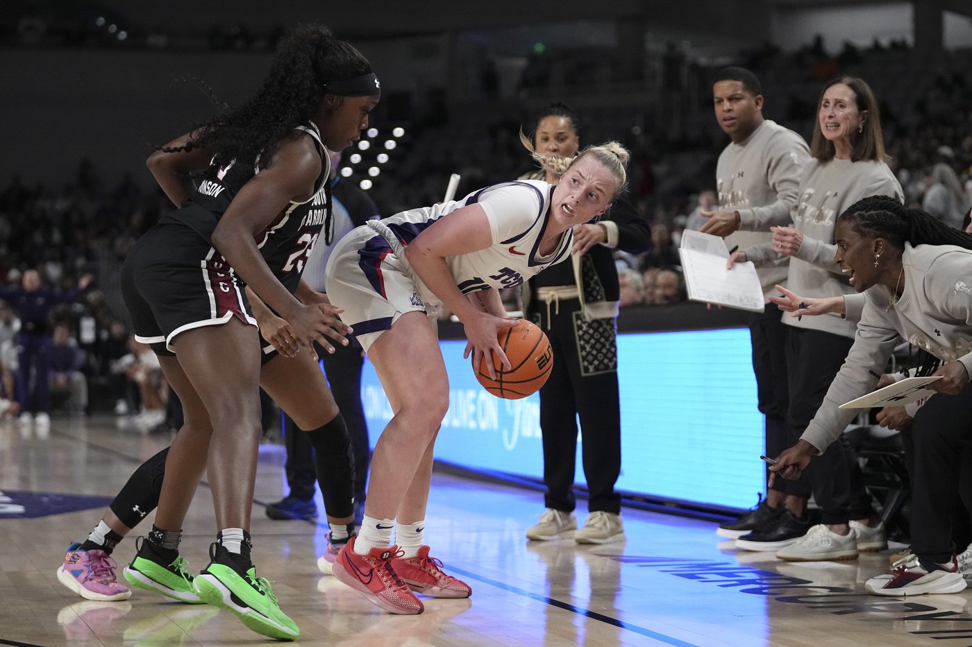 Ashlyn Watkins dunks again and No. 3 South Carolina women overwhelm No. 9 TCU 85-52 | iNFOnews.ca