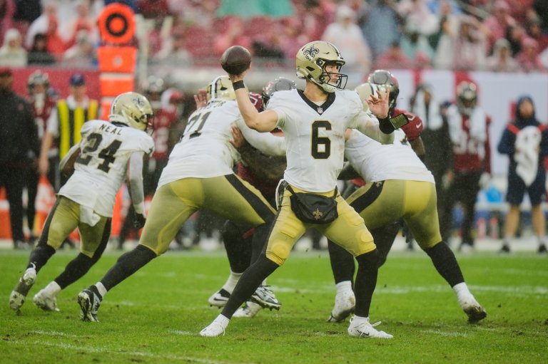 Shough's growth, steady defense and roster-wide effort had Saints coach Kellen Moore smiling | iNFOnews.ca