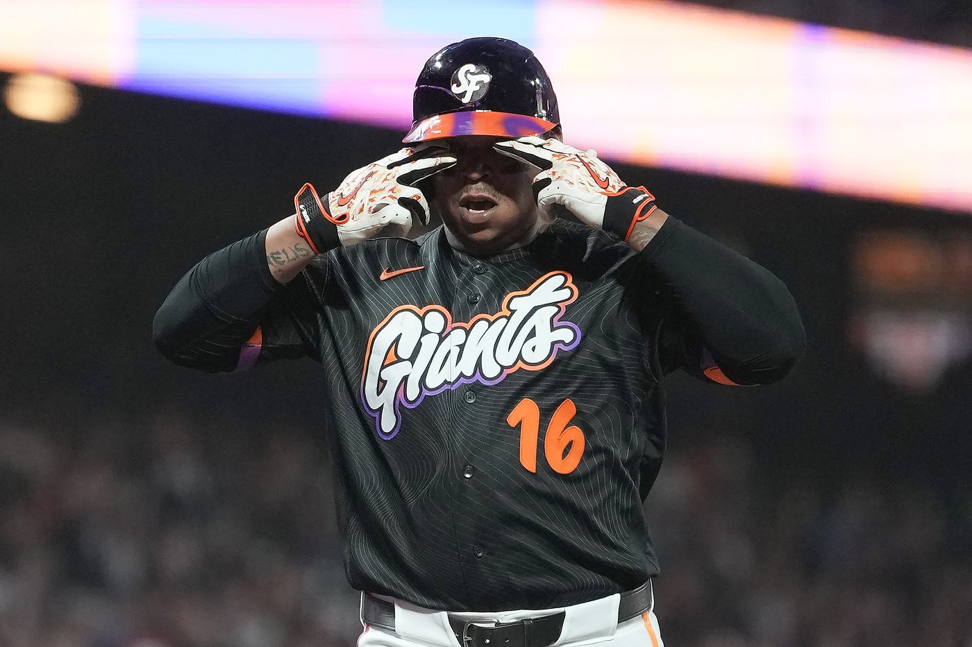Rafael Devers bounces a homer into McCovey Cove as Giants beat Reds 3-1 | iNFOnews.ca