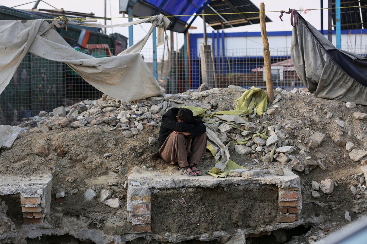 Rescue crews race through rubble after a deadly Kabul airstrike, in photos | iNFOnews.ca
