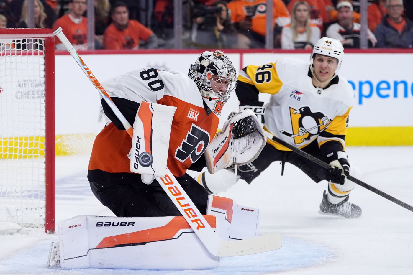 Flyers move to brink of sweep of Penguins with Game 3 win as Vladar shakes off injury in net | iNFOnews.ca