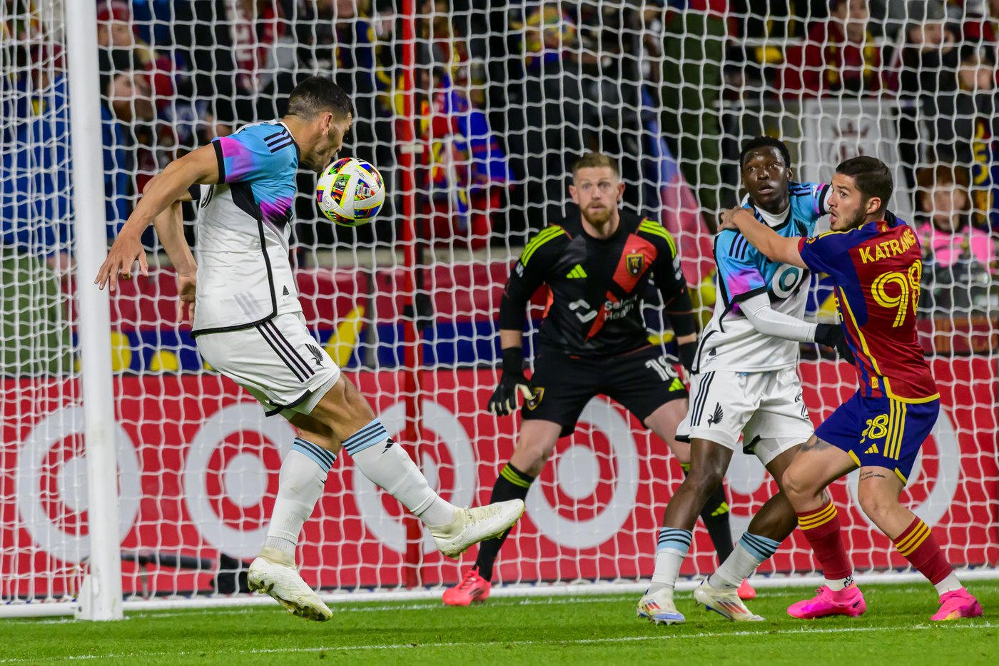Jefferson Diaz scores the decisive goal in a 5-4 shootout as Minnesota beats RSL in MLS playoffs | iNFOnews.ca Jefferson Diaz scores the decisive goal in a 5-4 shootout as Minnesota beats RSL in MLS playoffs | iNFOnews.ca