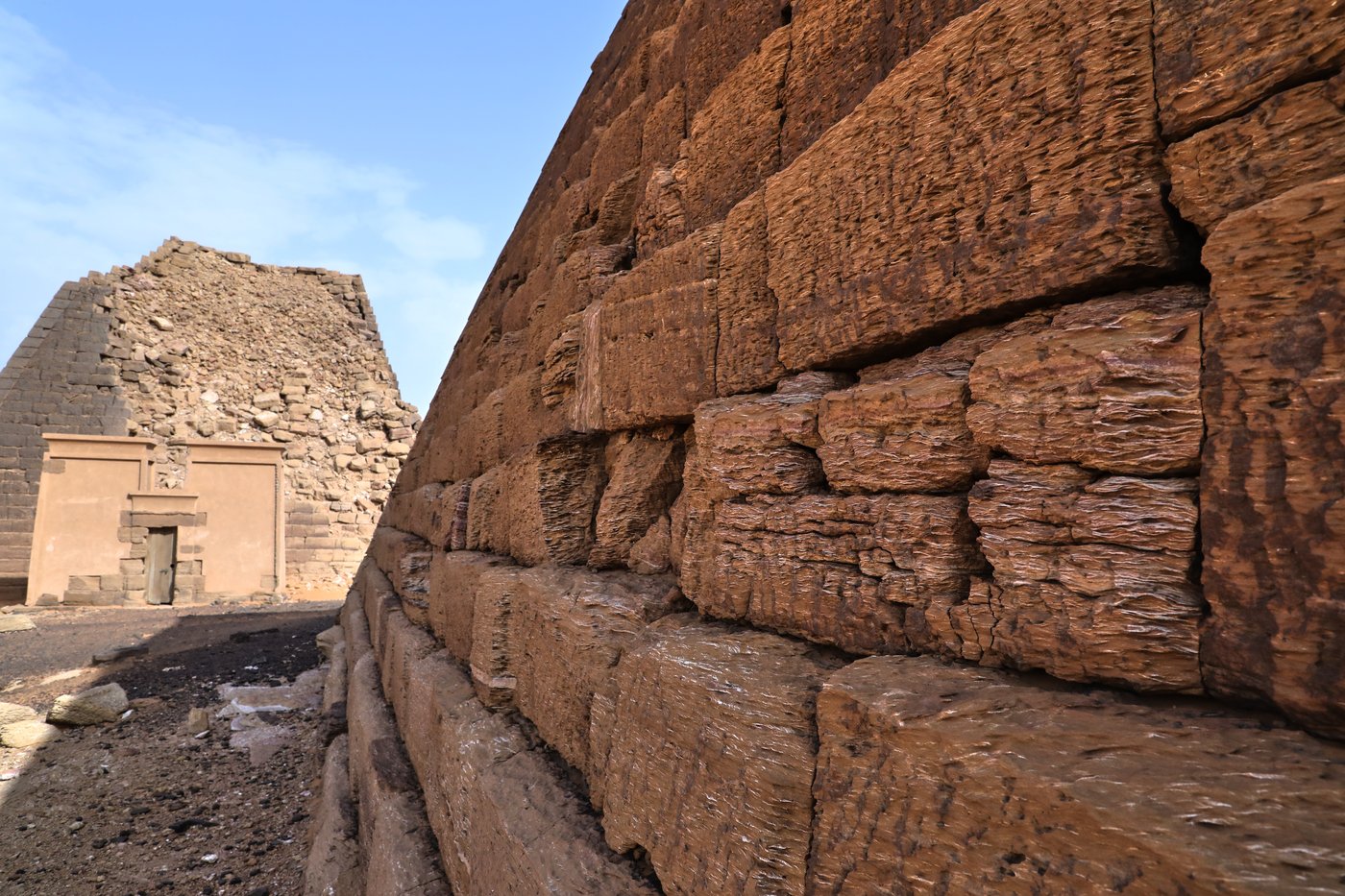 War and accumulating sand threaten Sudan’s Meroe pyramids, in photos | iNFOnews.ca War and accumulating sand threaten Sudan’s Meroe pyramids, in photos | iNFOnews.ca
