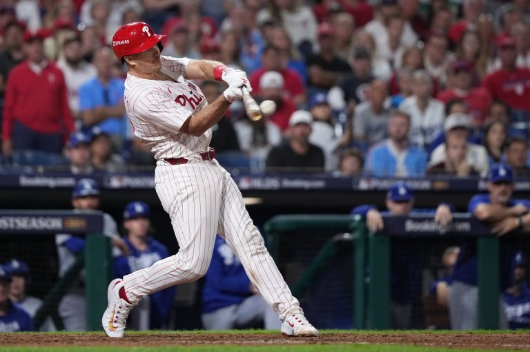 J.T. Realmuto agrees to $45 million, 3-year deal to stay with Phillies, AP source says | iNFOnews.ca