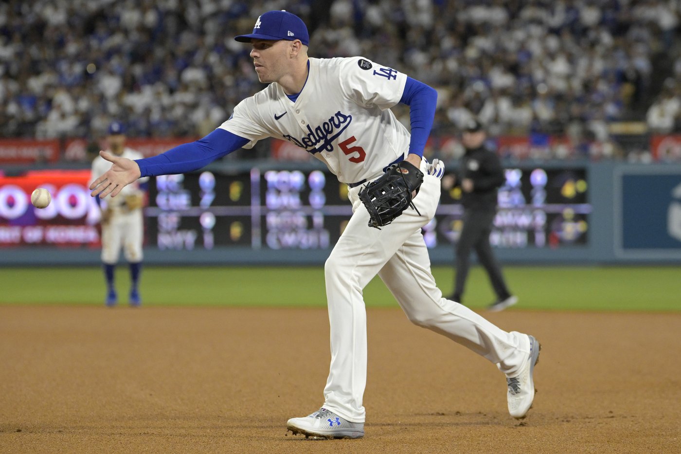 Freddie Freeman returns to Dodgers' lineup after missing 9 games with ankle injury from shower slip | iNFOnews.ca Freddie Freeman returns to Dodgers' lineup after missing 9 games with ankle injury from shower slip | iNFOnews.ca