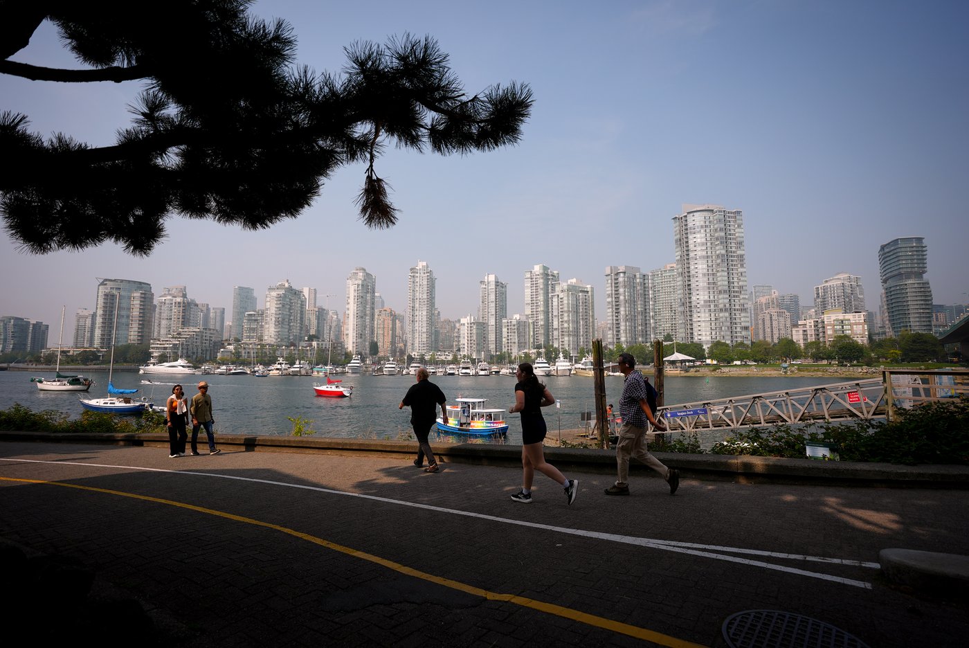 Metro Vancouver outside workers begin full-scale strike with talks stalled | iNFOnews.ca