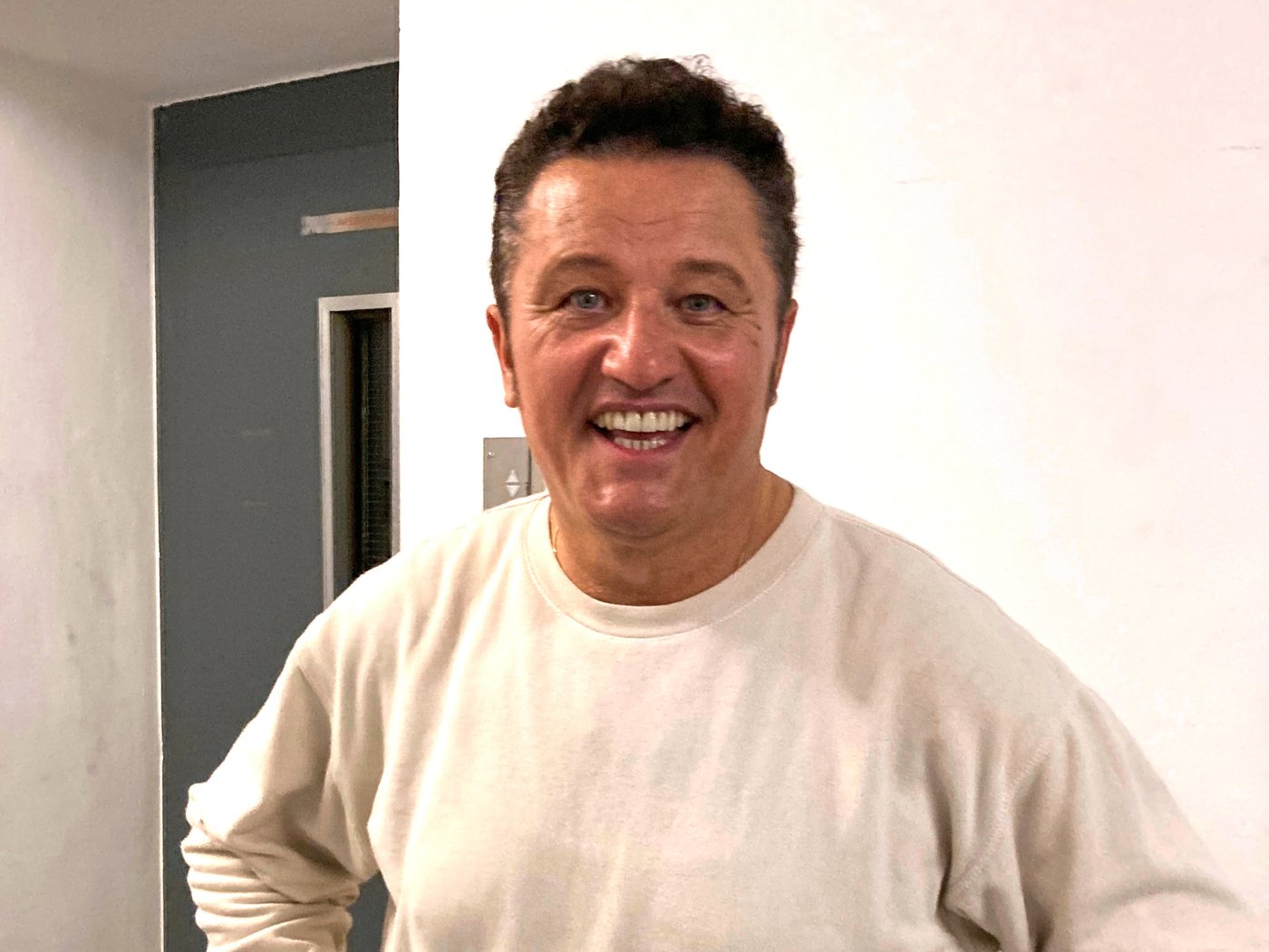 Tenor Piotr Beczała sings different productions of Wagner's 'Lohengrin' 41 hours apart | iNFOnews.ca