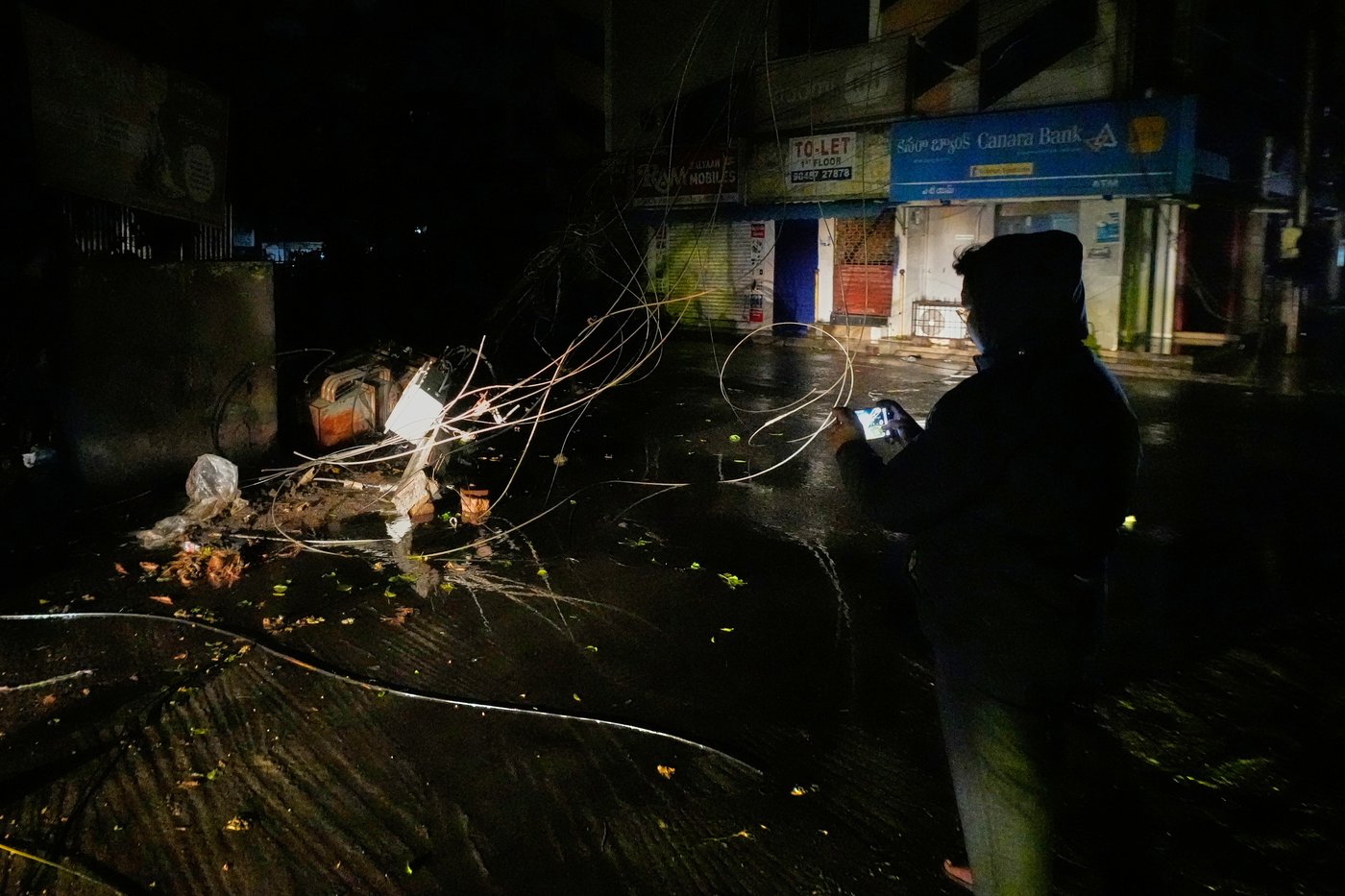 India evacuates tens of thousands as Cyclone Arnab nears eastern coast in Andhra Pradesh state | iNFOnews.ca