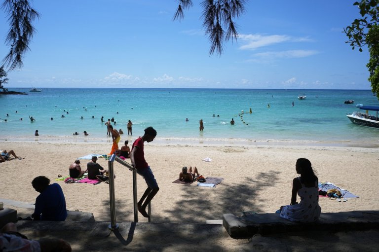 Mauritius imposes curfew to calm days of protests after woman shot by police | iNFOnews.ca