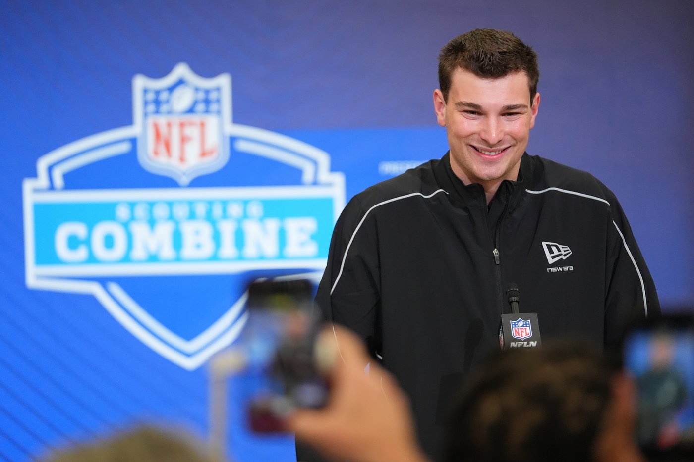 Raiders coach Klint Kubiak doesn't want a rookie QB to start Week 1 in right scenario | iNFOnews.ca