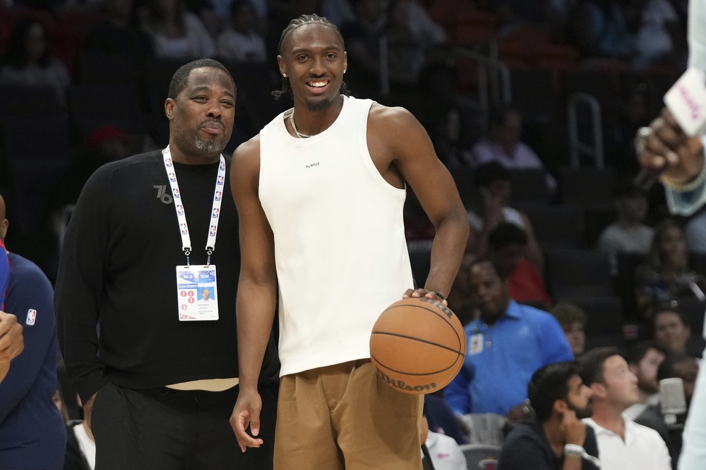 Maxey re-injures finger and will miss remaining games this season for the 76ers | iNFOnews.ca