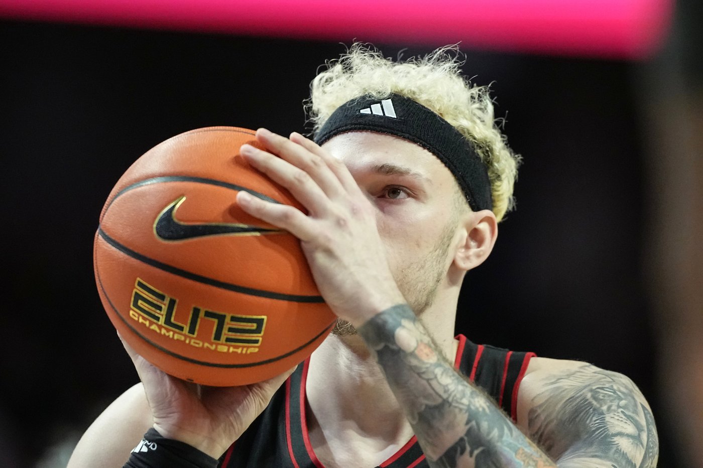 No. 24 Louisville cashes in at foul line late to hold off Wake Forest 88-80 | iNFOnews.ca No. 24 Louisville cashes in at foul line late to hold off Wake Forest 88-80 | iNFOnews.ca
