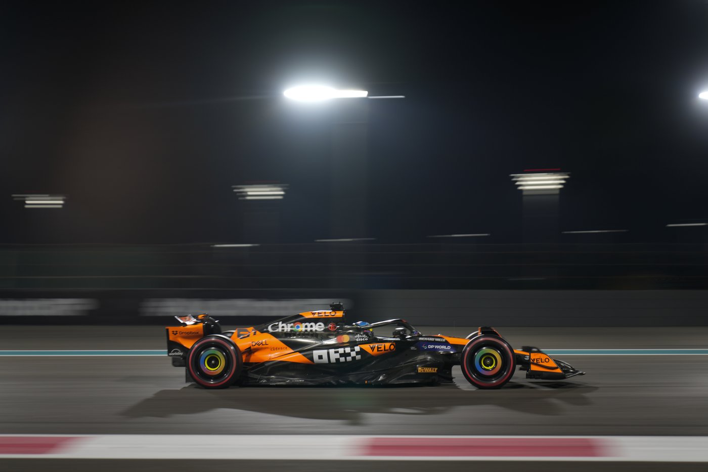 Norris takes pole for season-ending Abu Dhabi GP and Hamilton 18th in Mercedes farewell | iNFOnews.ca