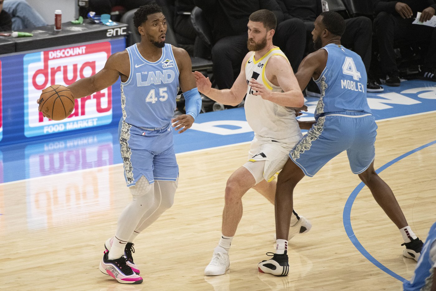 Darius Garland scores 23 and NBA-best Cavaliers beat Jazz 124-113 for 17th home win in 18 games | iNFOnews.ca