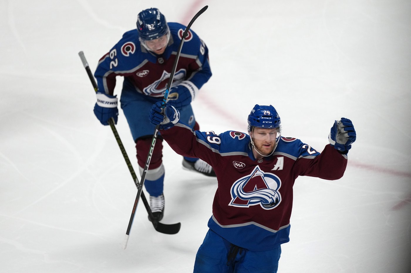 MacKinnon has goal and 2 assists in 5-2 win over Wild as Avalanche take 2-0 lead in series | iNFOnews.ca