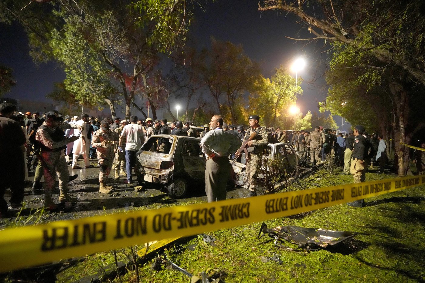 An explosion outside the Karachi, Pakistan, airport kills 2 workers from China and injures others | iNFOnews.ca