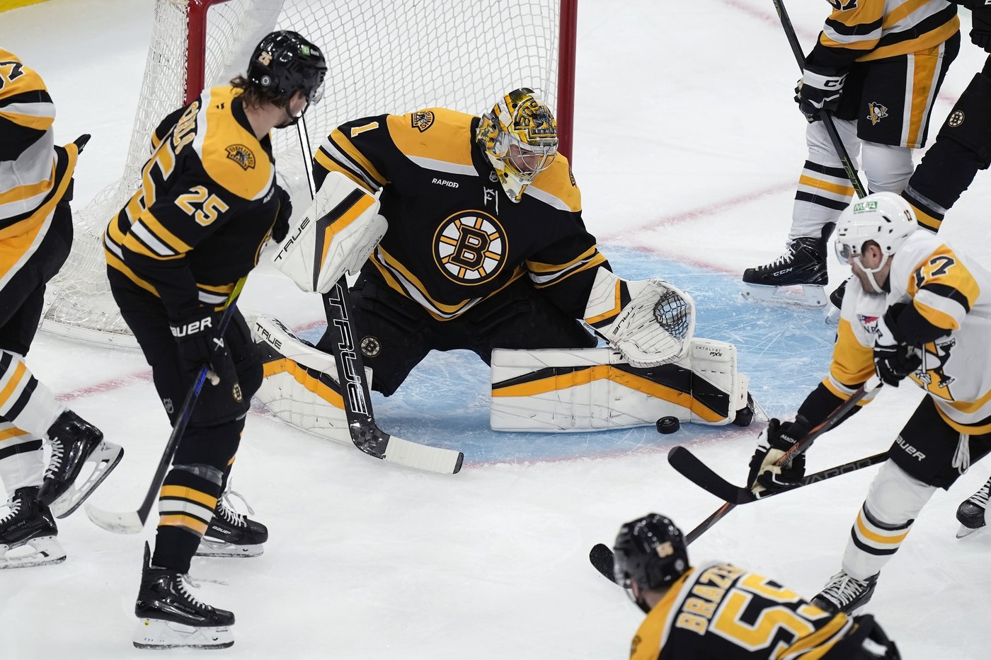 Tomasino scores 3rd period goal to give Penguins 2-1 win over Bruins | iNFOnews.ca Tomasino scores 3rd period goal to give Penguins 2-1 win over Bruins | iNFOnews.ca
