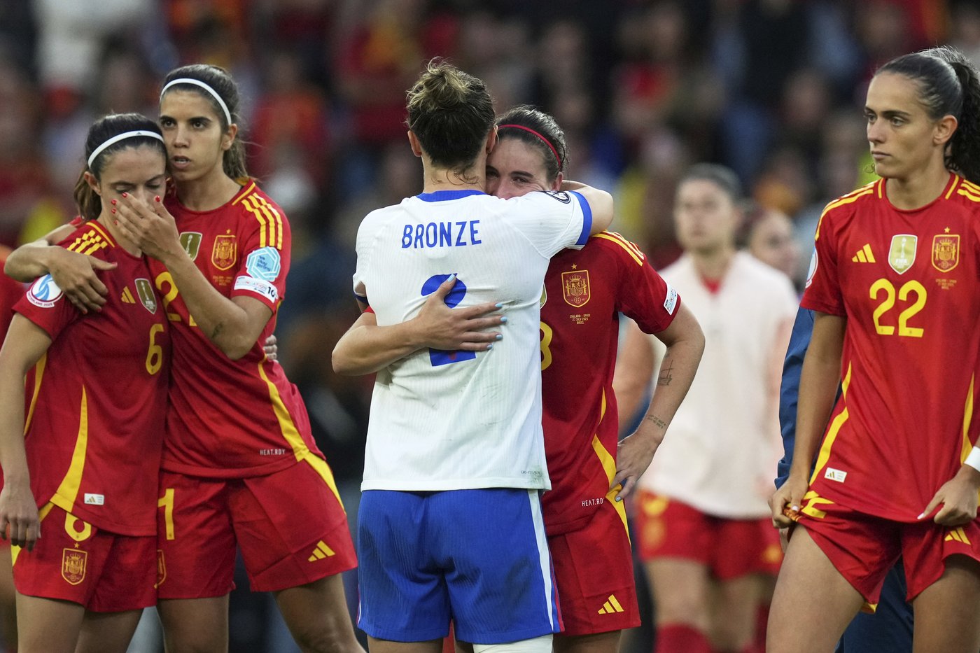 Euro 2025: England great Lucy Bronze had fractured tibia through entire title-winning tournament | iNFOnews.ca Euro 2025: England great Lucy Bronze had fractured tibia through entire title-winning tournament | iNFOnews.ca