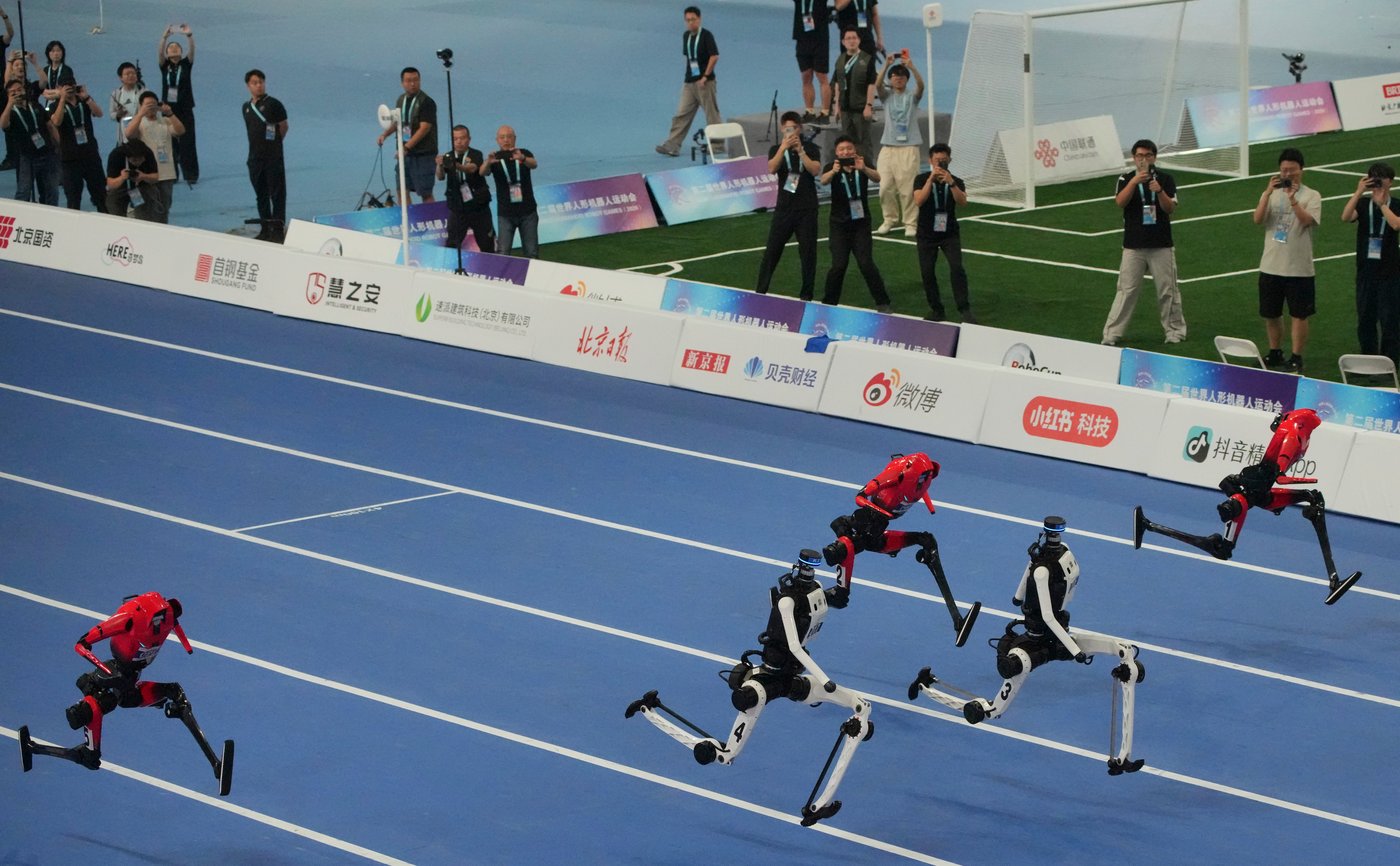 Humanoid robots sprint, play soccer and set records at Beijing games, in photos | iNFOnews.ca