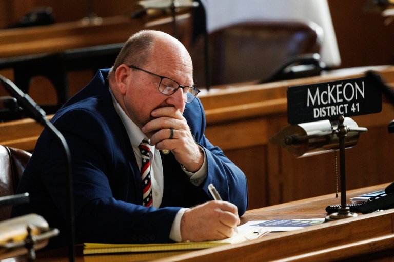 Tearful Nebraska state Sen. McKeon resigns amid accusations of inappropriate behavior | iNFOnews.ca
