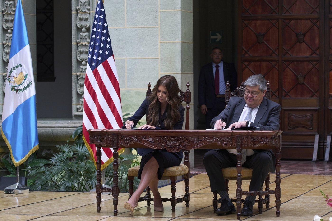 US signs agreements with Guatemala and Honduras to take asylum-seekers, Noem says | iNFOnews.ca