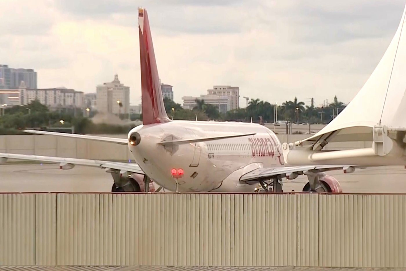 Severe turbulence injures at least 8 aboard Avianca flight, forcing emergency landing in Miami | iNFOnews.ca Severe turbulence injures at least 8 aboard Avianca flight, forcing emergency landing in Miami | iNFOnews.ca