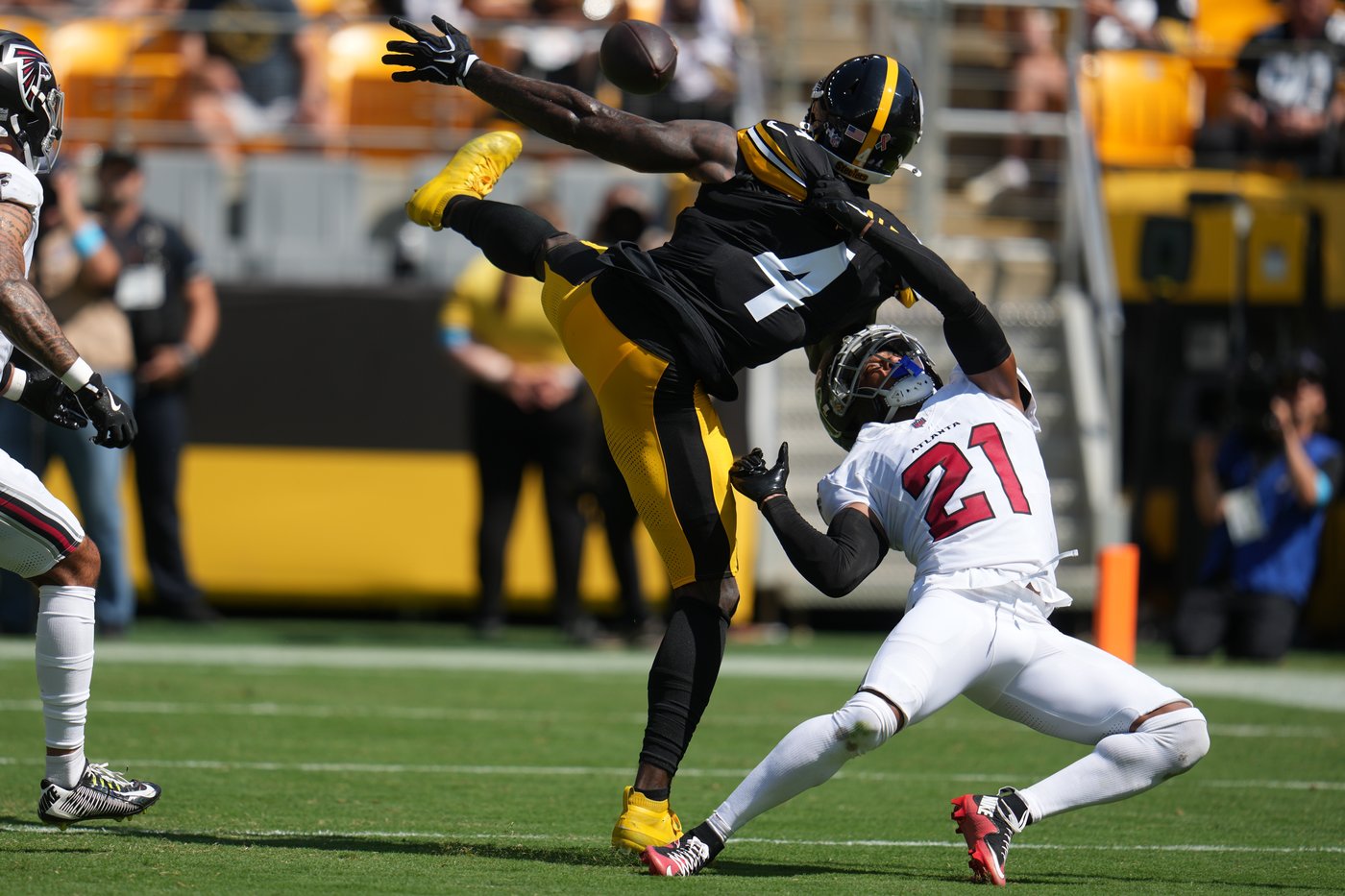 McCarthy stays vague as Steelers sit Joey Porter Jr. amid back rehab, contract limbo | iNFOnews.ca
