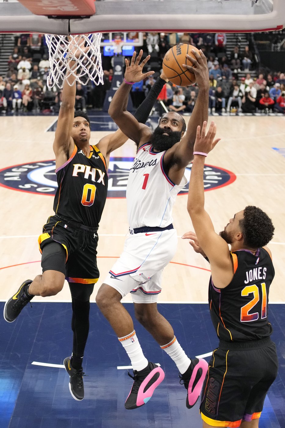 James Harden becomes 20th player with 26,000 career points | iNFOnews.ca