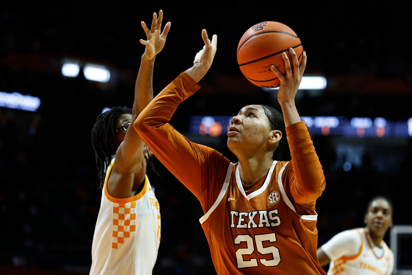 Booker helps No. 4 Texas hold on against No. 22 Tennessee 65-63 | iNFOnews.ca Booker helps No. 4 Texas hold on against No. 22 Tennessee 65-63 | iNFOnews.ca