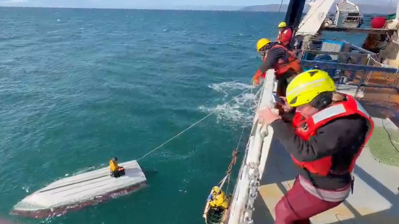 15-year-old rescued after clinging to capsized boat for days in Alaska's Bering Sea | iNFOnews.ca