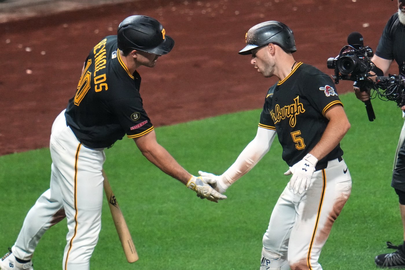 Pirates survive a wild 13-12 finish as a 9th-inning throwing error seals win over Giants | iNFOnews.ca Pirates survive a wild 13-12 finish as a 9th-inning throwing error seals win over Giants | iNFOnews.ca