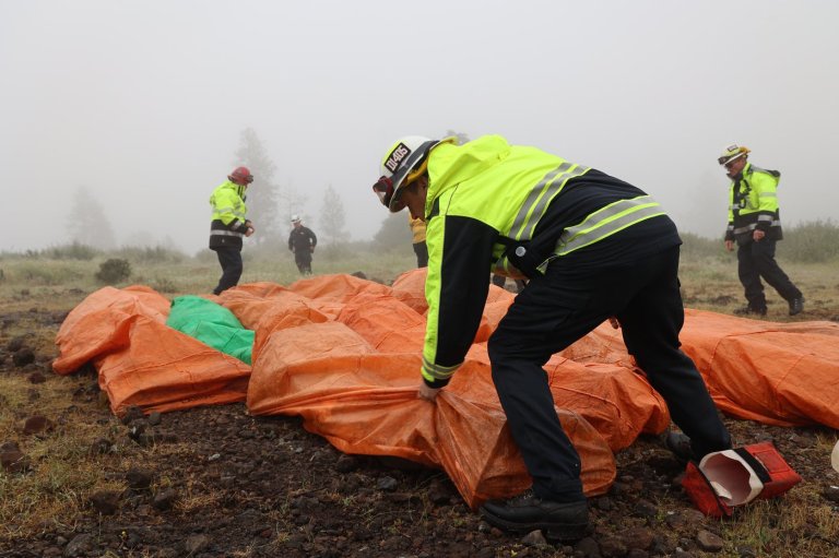Fire shelters are a key defense for firefighters. But they don't guarantee survival | iNFOnews.ca
