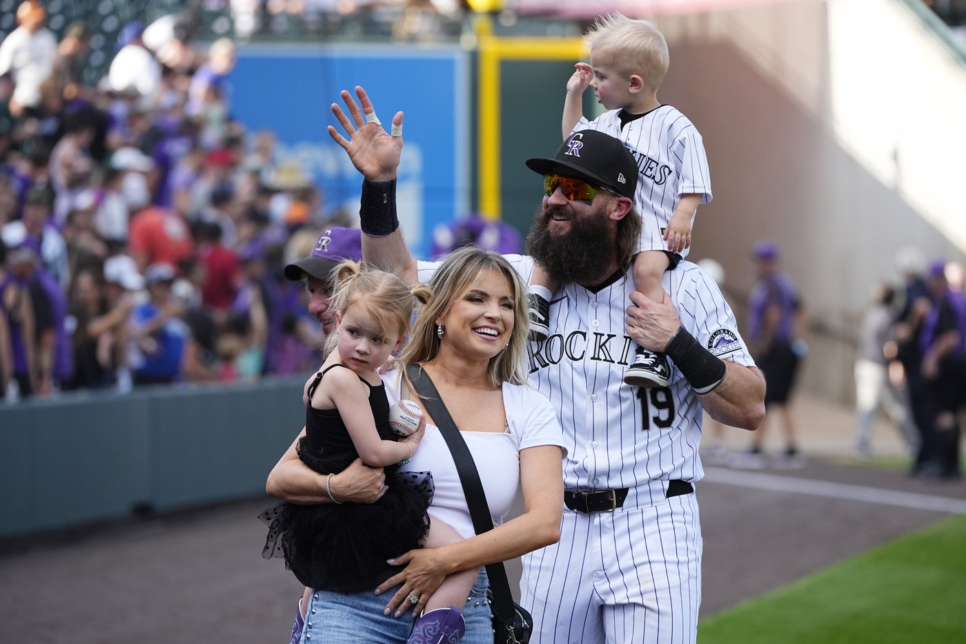 Rockies longtime player Charlie Blackmon takes a final curtain call before his retirement | iNFOnews.ca Rockies longtime player Charlie Blackmon takes a final curtain call before his retirement | iNFOnews.ca
