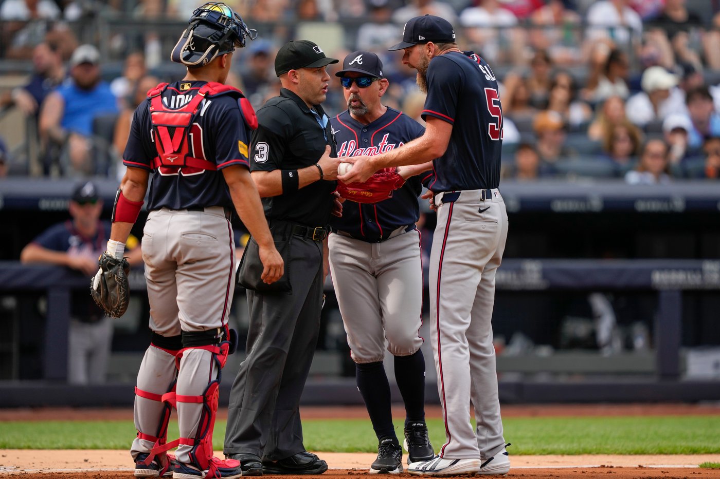 Braves ace Chris Sale ejected by umpire Dan Merzel before start of game against Yankees | iNFOnews.ca