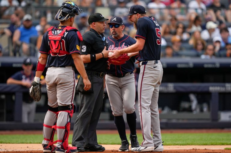 Braves ace Chris Sale ejected by umpire Dan Merzel before start of game against Yankees | iNFOnews.ca