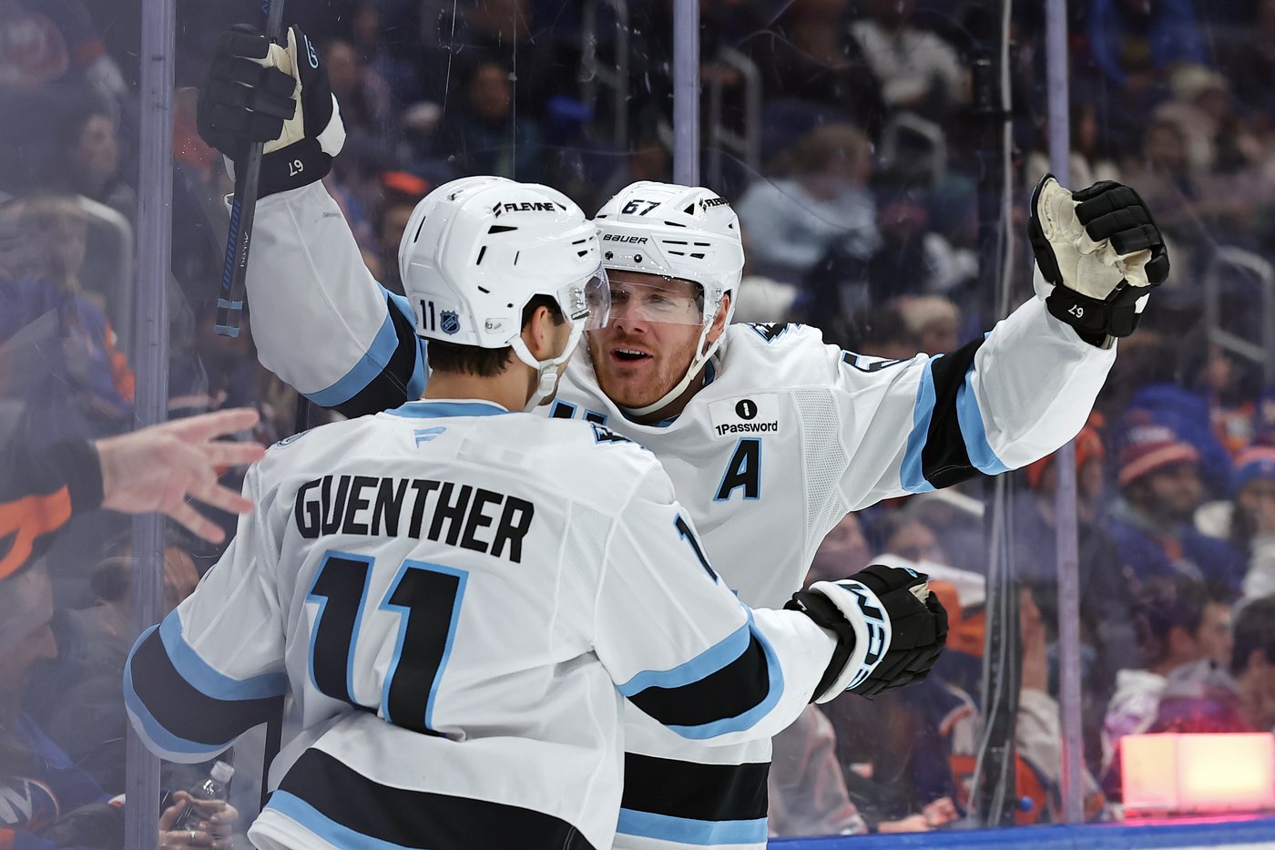Dylan Guenther has 1st career hat trick to send Mammoth to 7-2 victory over Isles | iNFOnews.ca Dylan Guenther has 1st career hat trick to send Mammoth to 7-2 victory over Isles | iNFOnews.ca