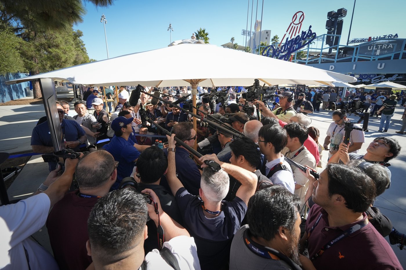 Shohei Ohtani won't pitch in the World Series, but that's not slowing Ohtanimania | iNFOnews.ca Shohei Ohtani won't pitch in the World Series, but that's not slowing Ohtanimania | iNFOnews.ca